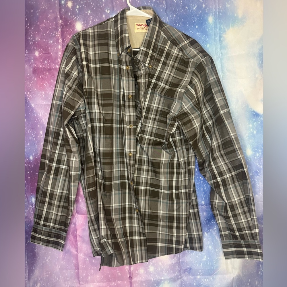 Men’s wrangler plaid shirt 🛍